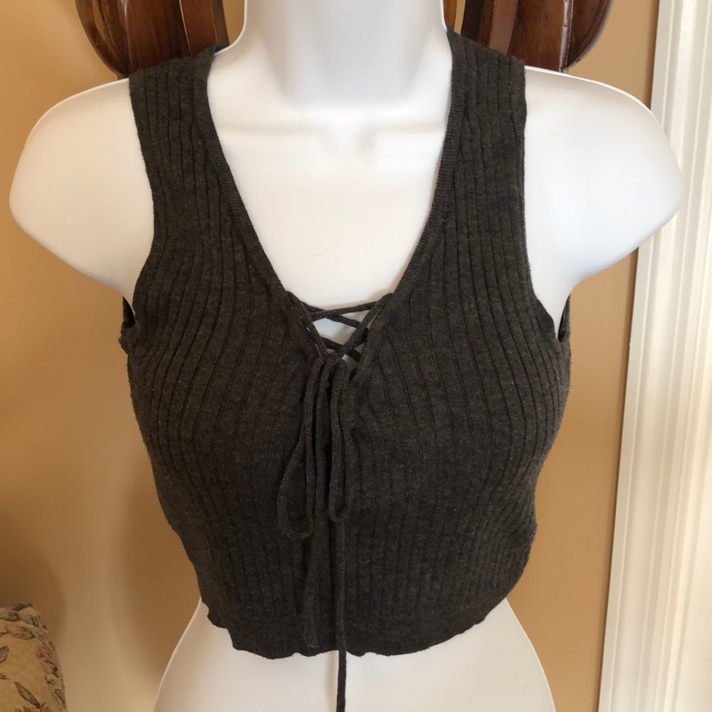 Grey sleeveless crop top size small Forever 21